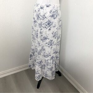 Lucy Paris White and Blue Embroidered Eyelet Skirt Size Large Inner Lining EUC
